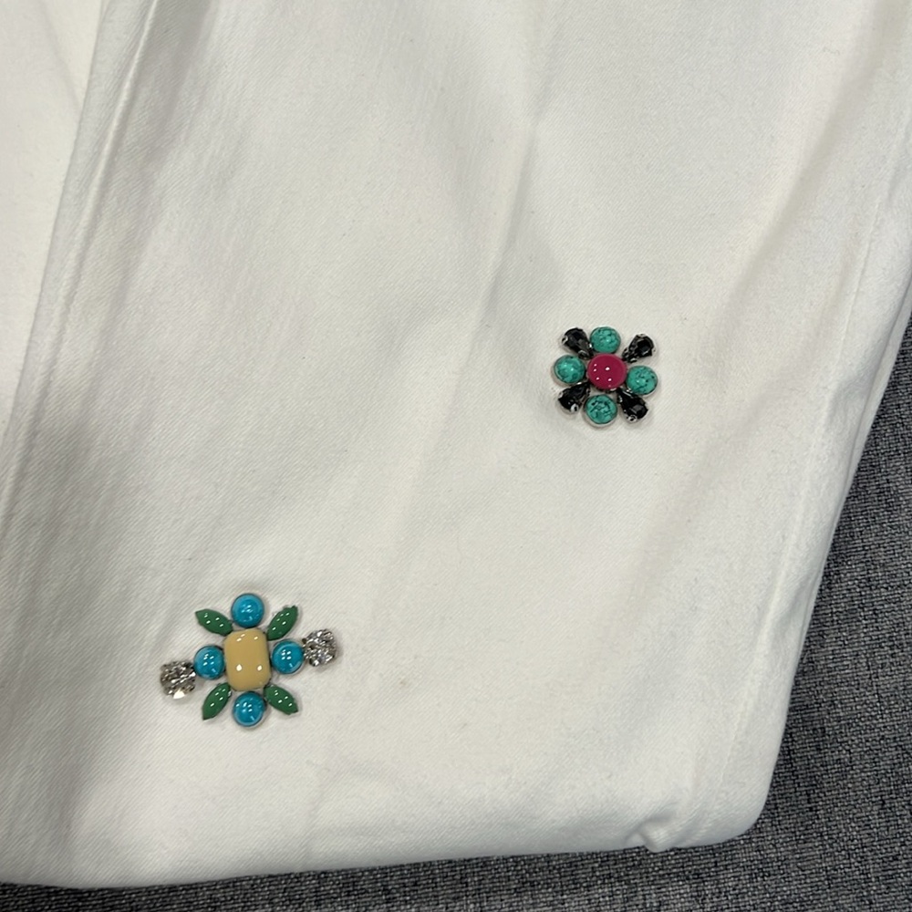 Chico's So Slimming Brooch Embellished Girlfriend Crop Pants 2 / XS - Picture 7 of 13